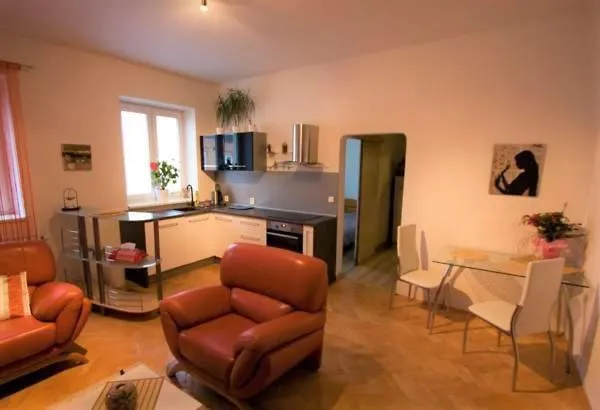 Apartamento U Arény *